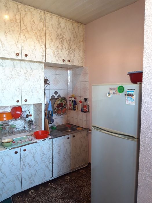 Risoviy bozorda 3 xonali uy sotiladi.
