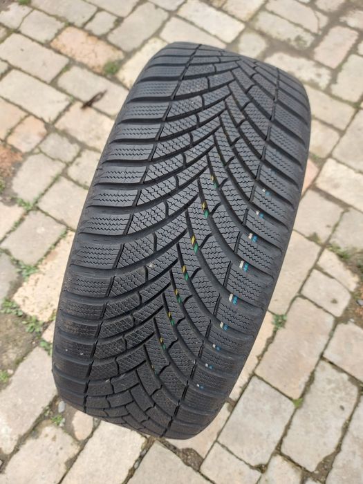 O bucată 235/45 R18 M+S iarnă - una Pirelli Semperit Bridgestone