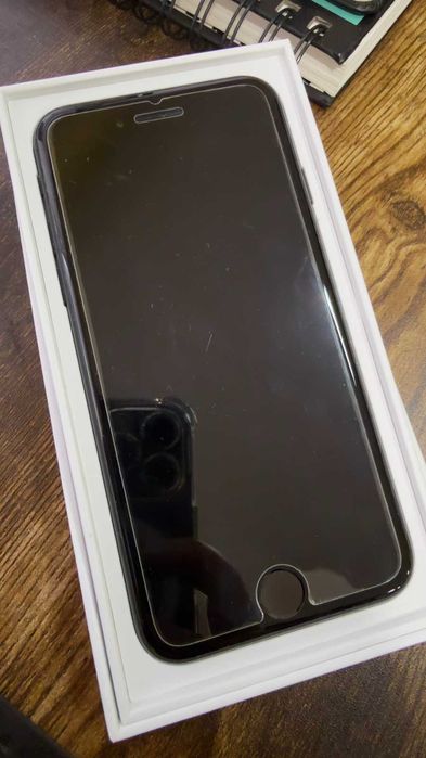 Продавам Iphone SE Black 64GB