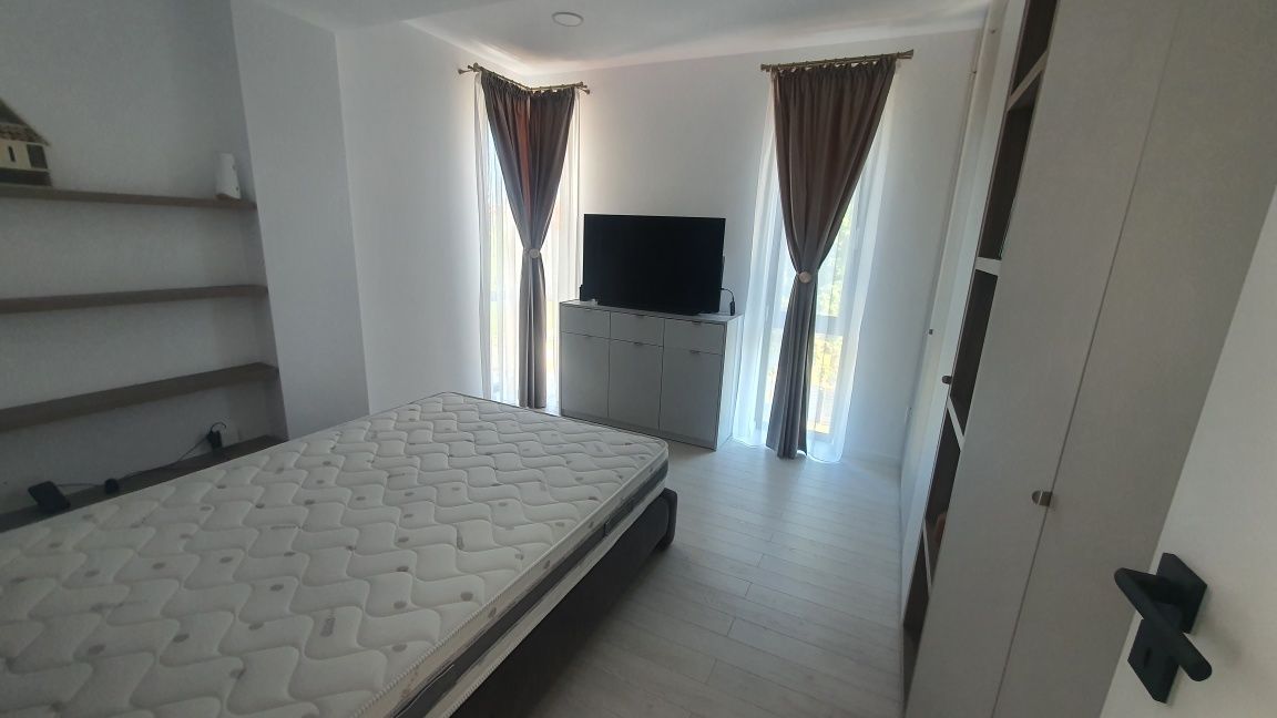 Apartament 3 camere - Str Dezrobirii - bloc nou