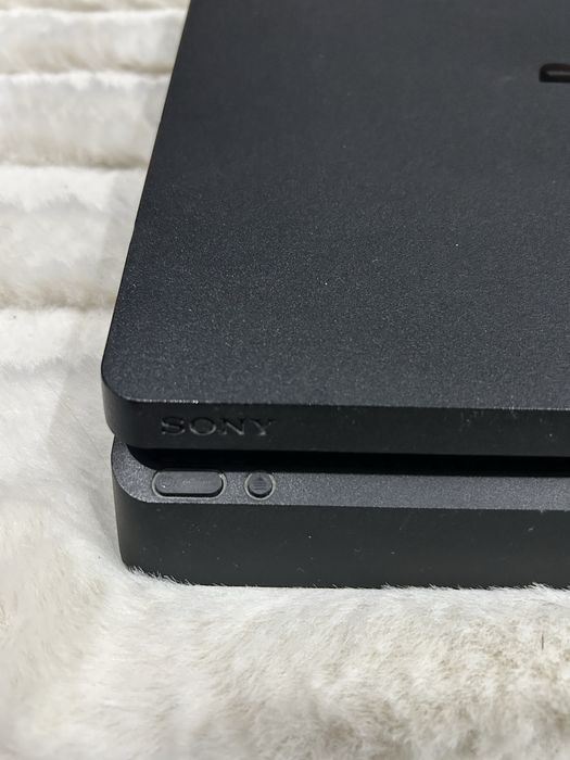PS4 Slim 500 GB Black plus 3 jocurii