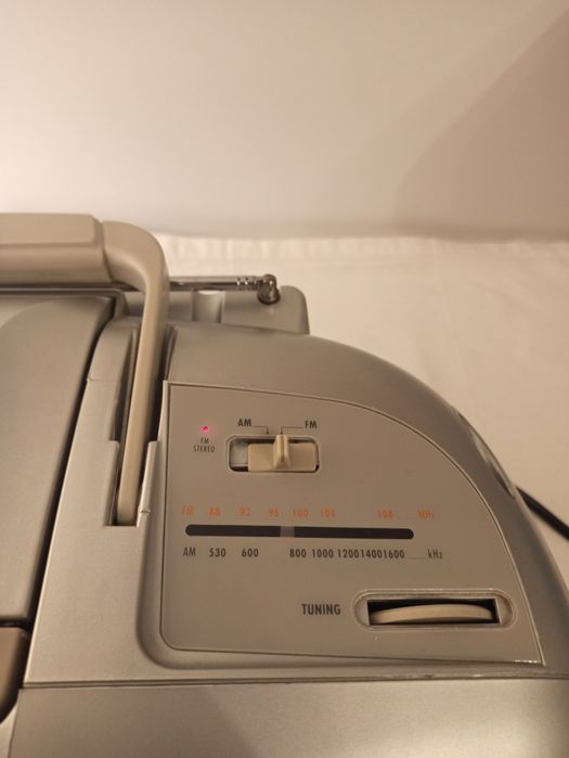 Grundig - Casetofon auto stop, CD, Radio FM și AM