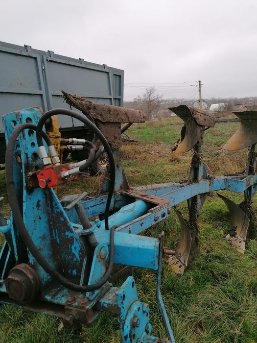 Plug cu 3 brazde reversibil LEMKEN