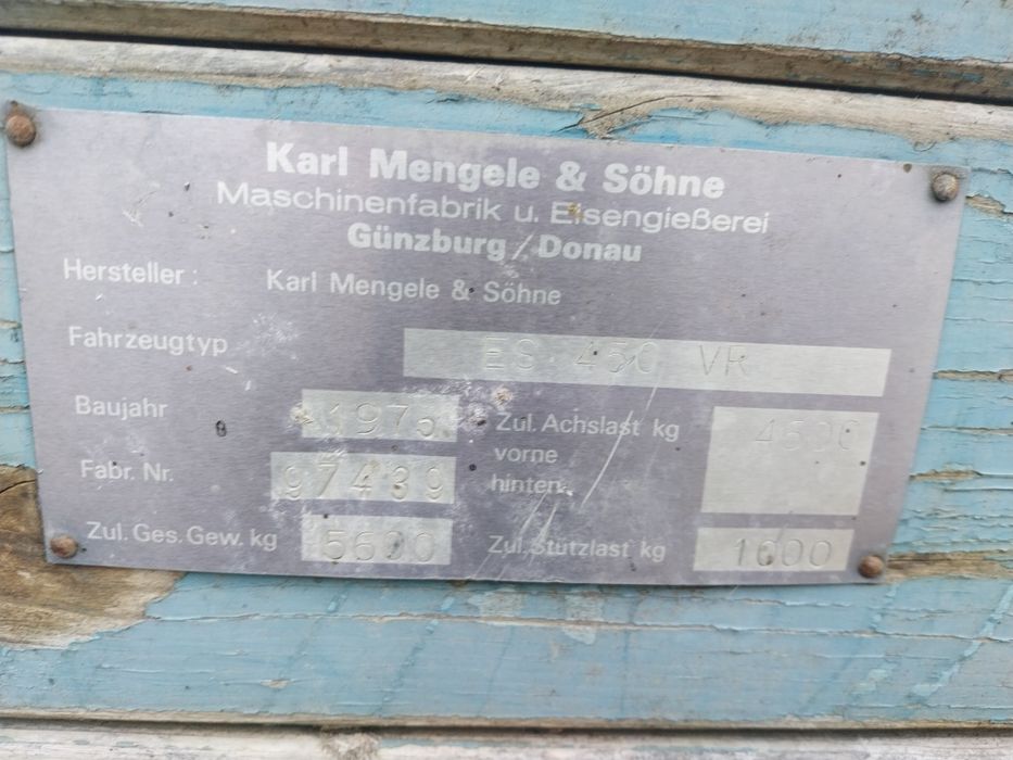 Vând mig imprastiat gunoi