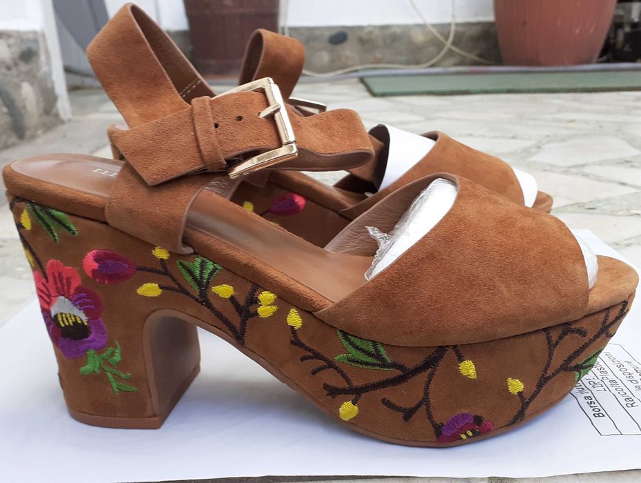 Sandale Minelli piele cu broderie, noi nr. 37