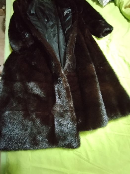 Vând haina de blană naturală