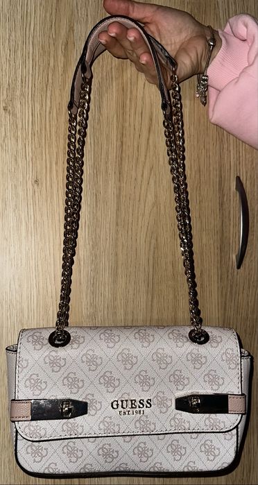 Дамска чанта Guess