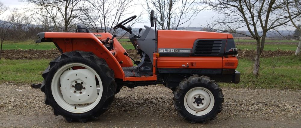 Vând tractor Kubota GL200 4x4 servodirecție