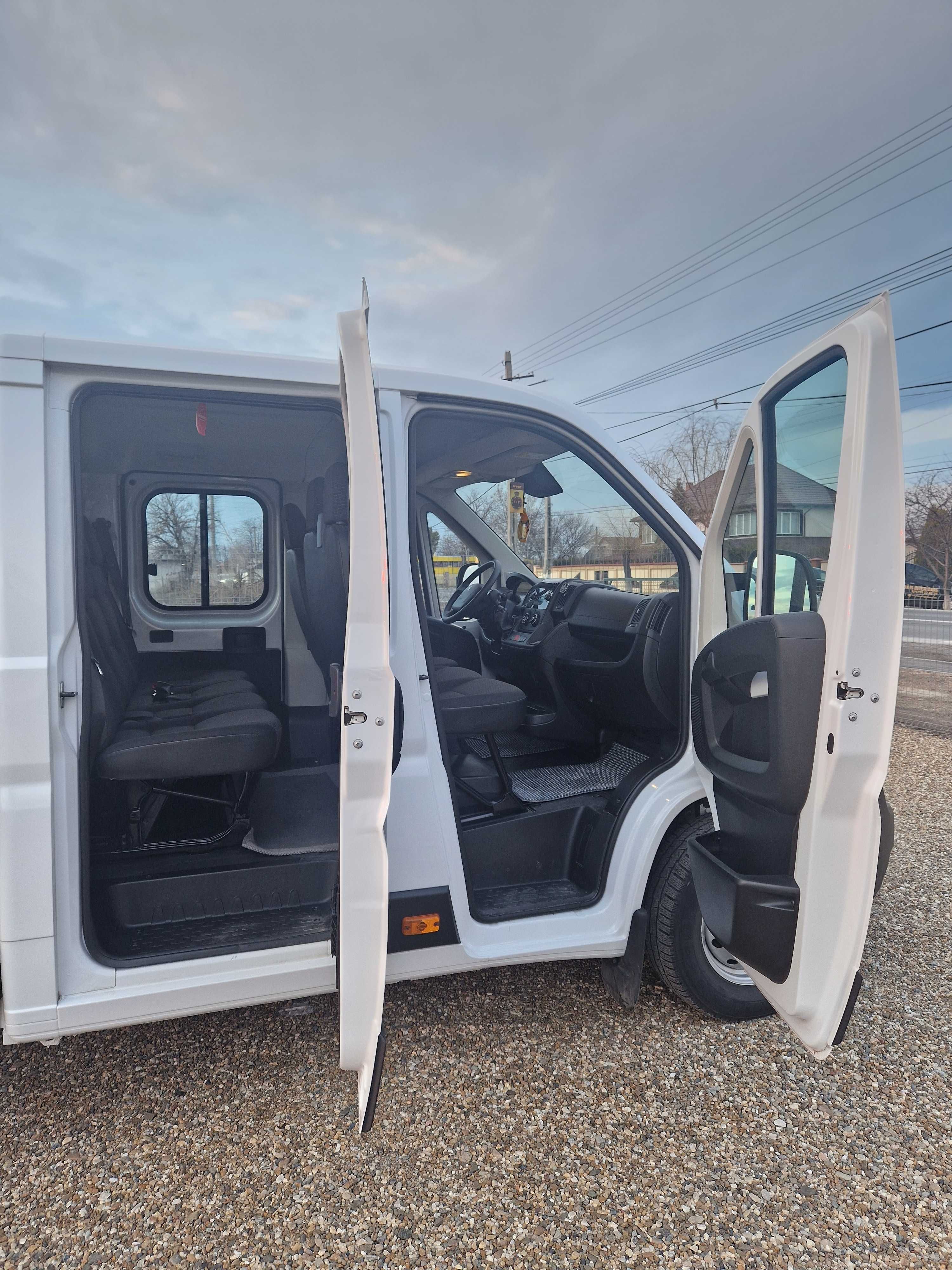 Peugeot Boxer cabină dublă Doka 7 locuri 12/2022