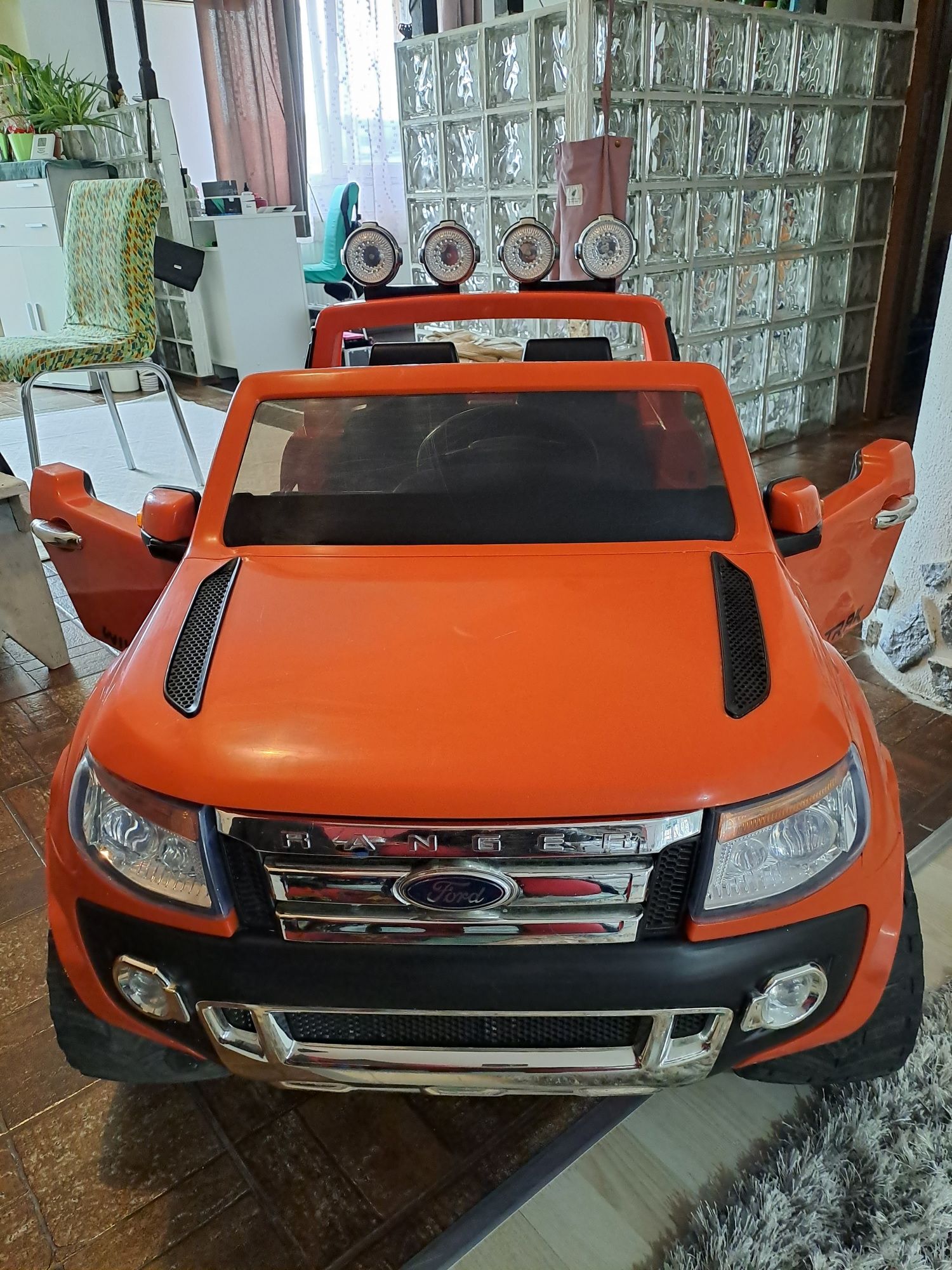 Mașinuța electrica pentru 2 copii Ford Ranger 4×4 cu baterie