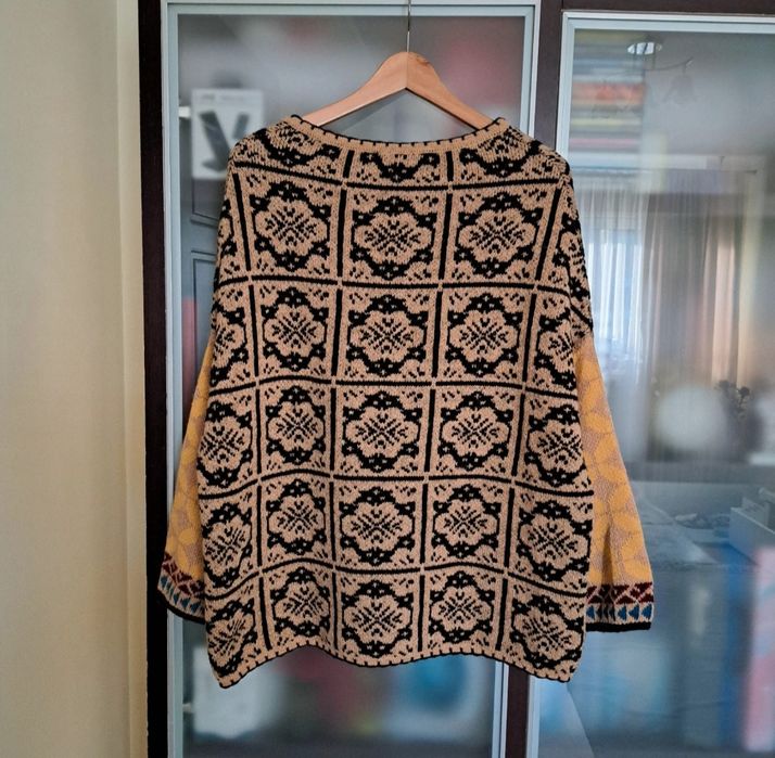 Pulover cu guler asimetric, zara