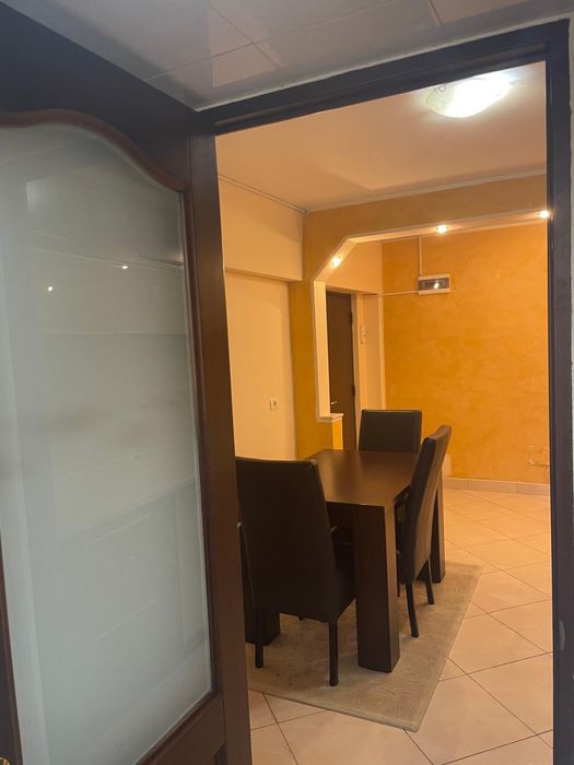 Inchiriez apartament cu 4 camere