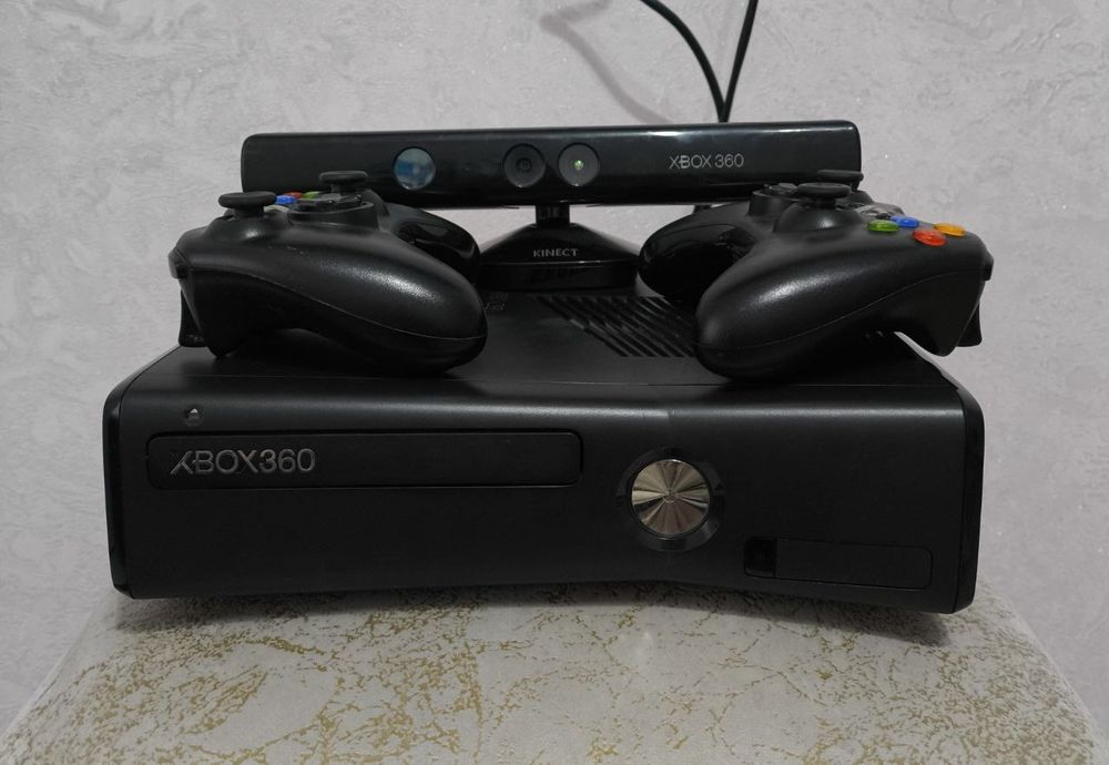 Игровая приставка Xbox 360