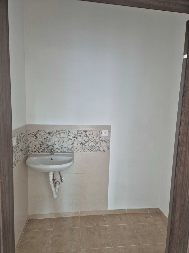 Дава се под наем Офис в Пловдив, Център - 30 кв.м за 433.5 € - Снимка #3