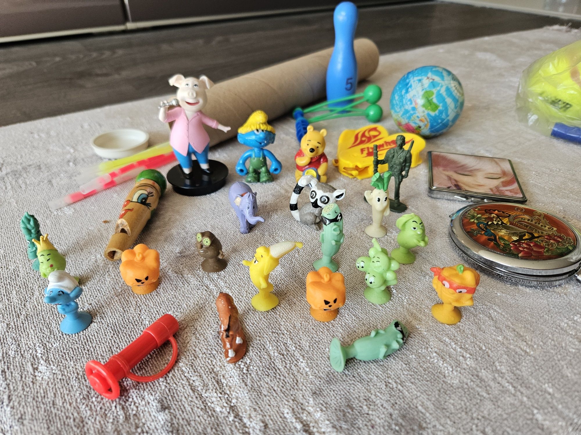 Комплект фигурки, играчки и игри . Смърф, Мечо пух, войници,свирка