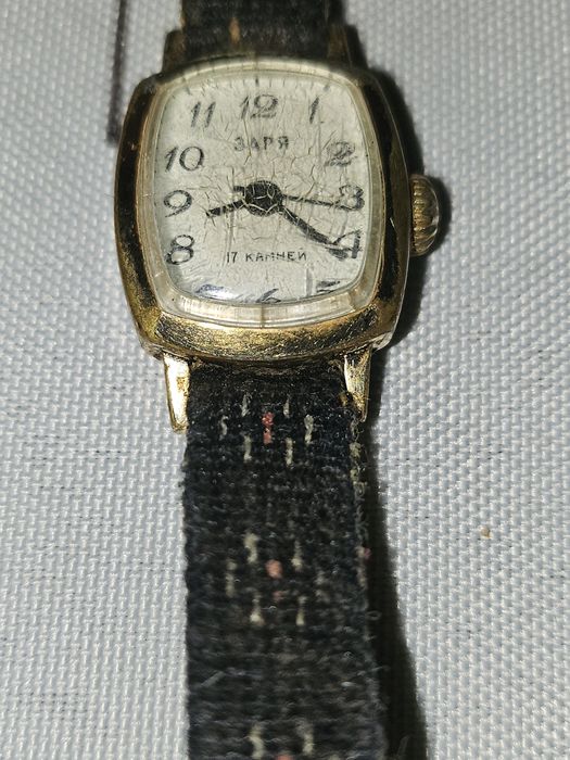 Дамски часовник заря