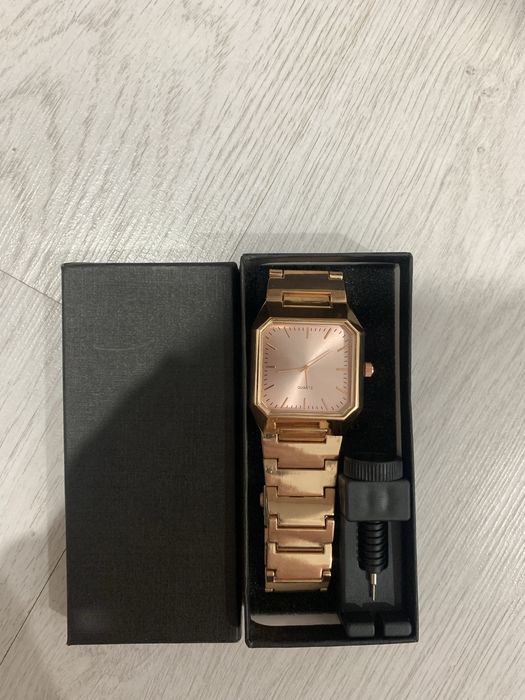 наручные часы мужской новые!