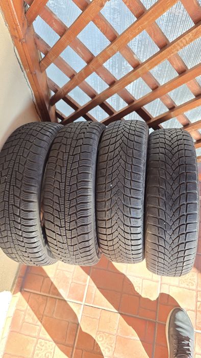 Vand 50 lei/buc 4 anvelope IARNA 175 65 15 + capace cadou r15