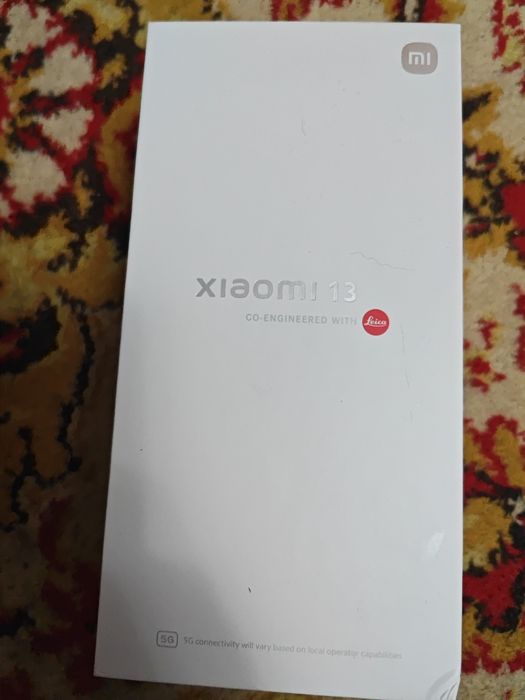Xiaomi 13 почти новый с документами