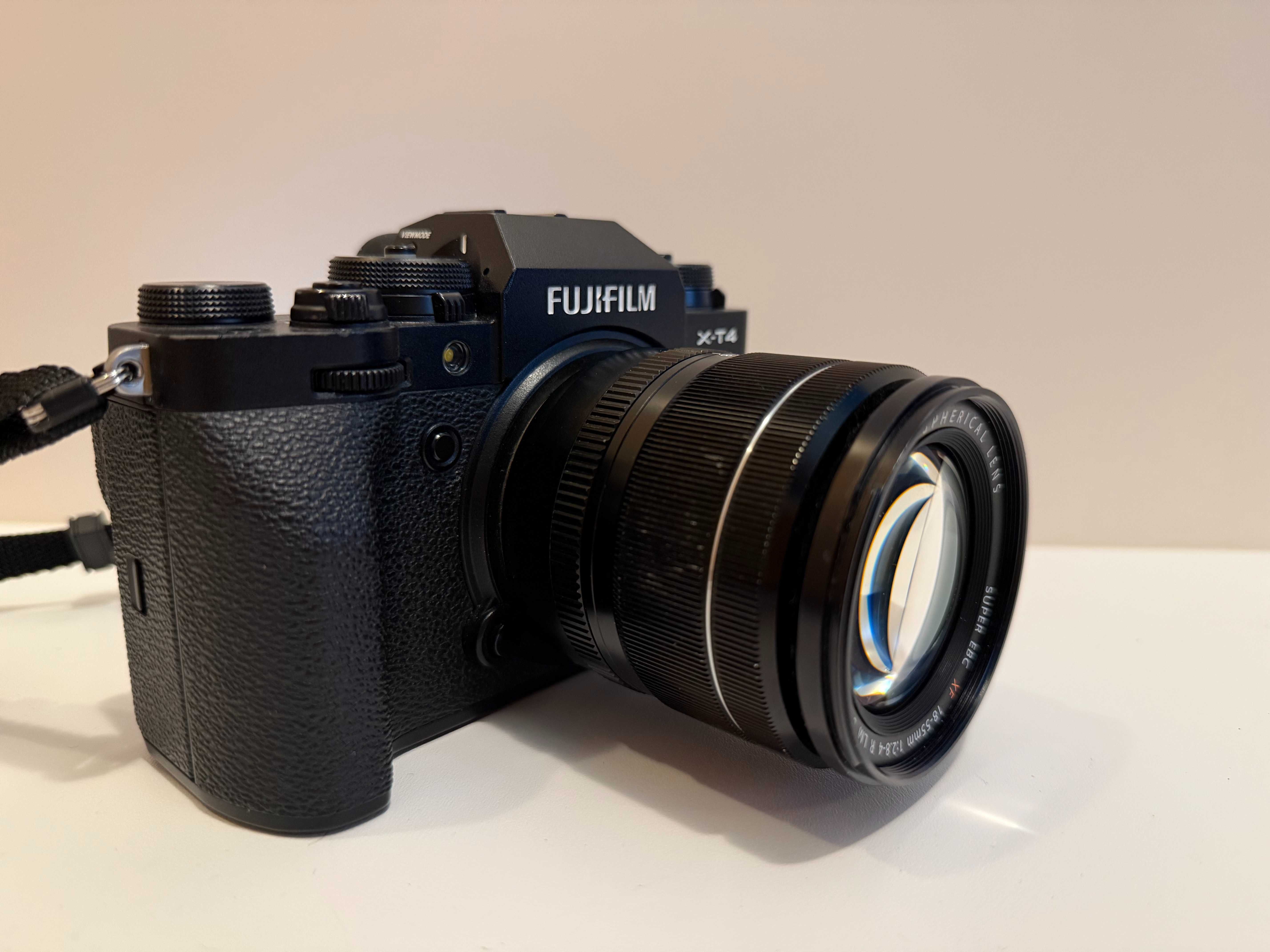 Фотоапарат Fujifilm X-T4 с обектив 18-55mm и аксесоари