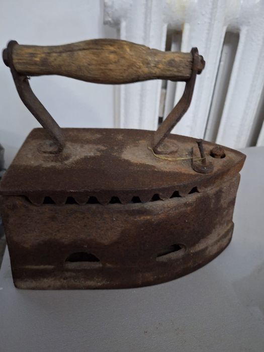 Продам утюг угольный