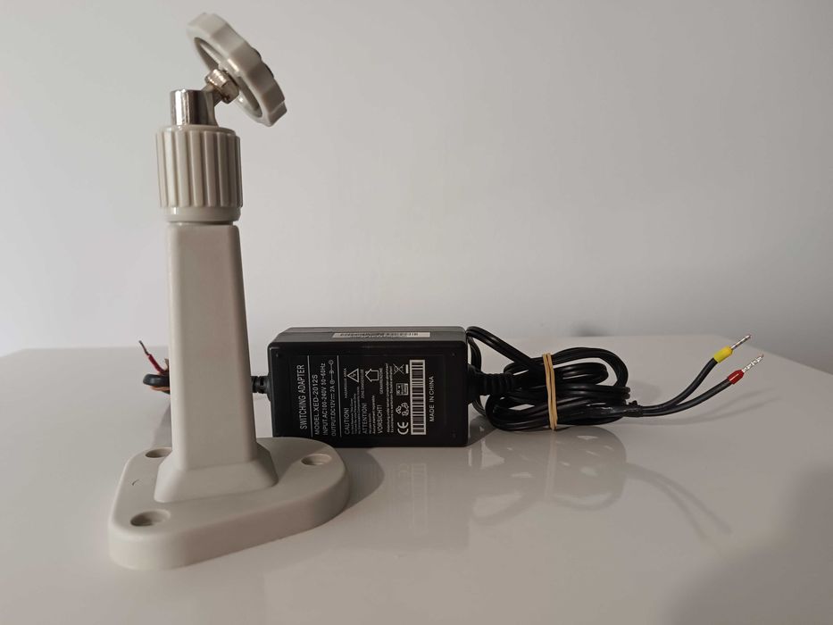 Захранване 12V 2А  и стойка за камера