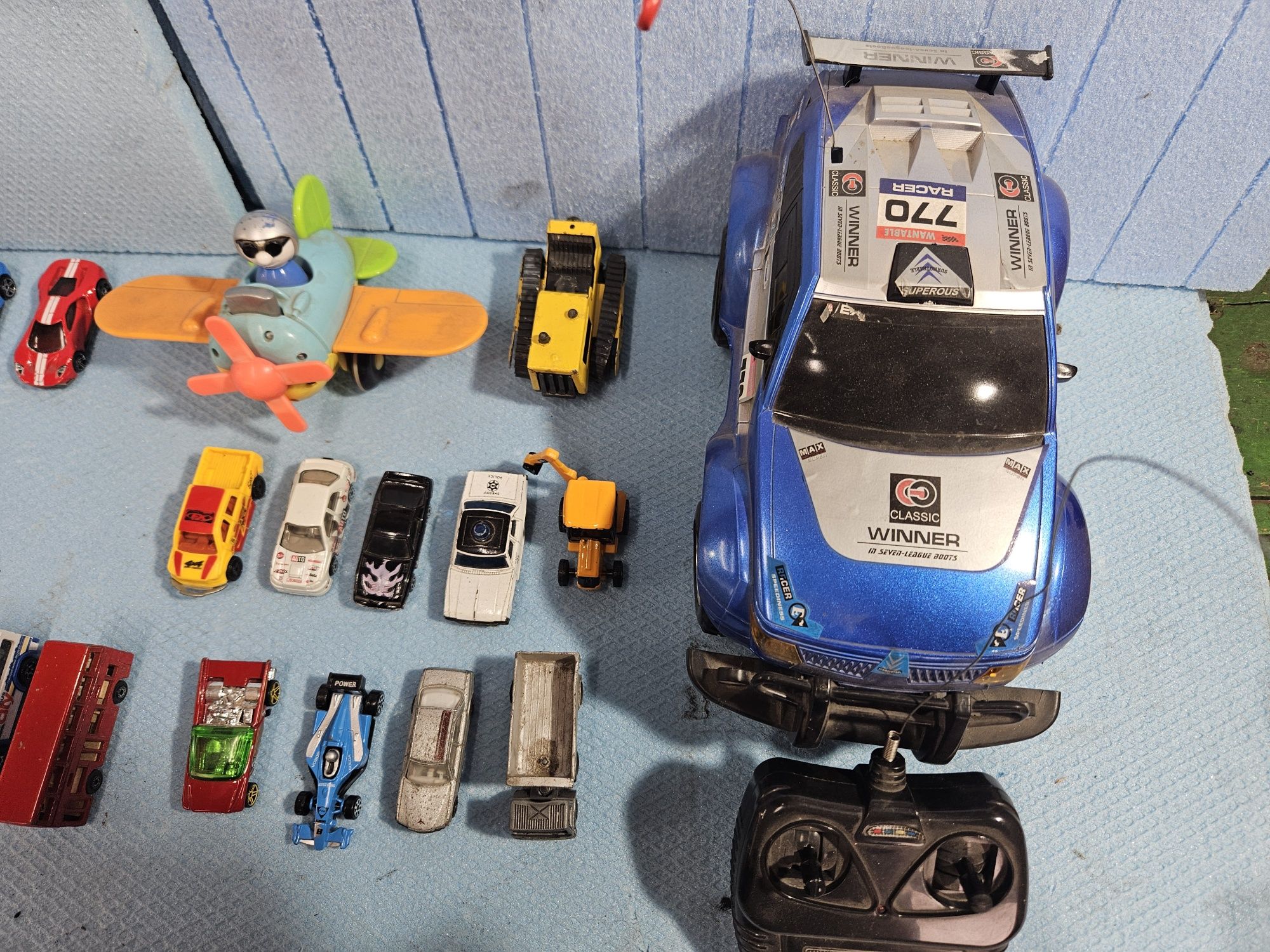Метални и пластмасови играчки. Machbox Hot Wheel и др.