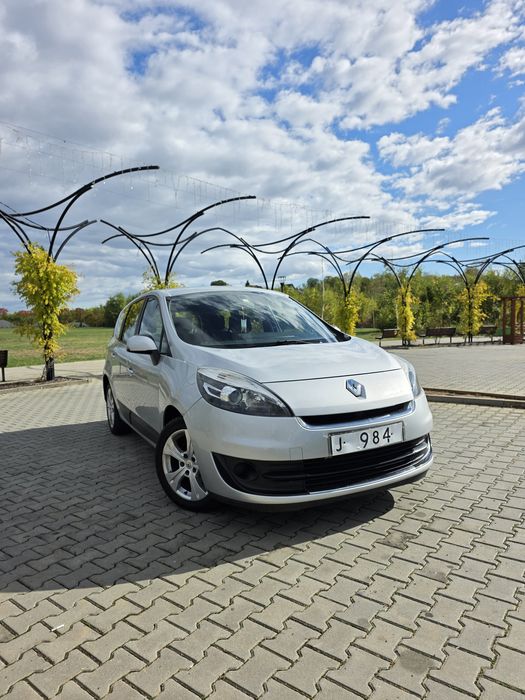 Renault Grand Scenic 

Motor 1.5 Dci

Cutie manuala 6+1 trepte

Km:265