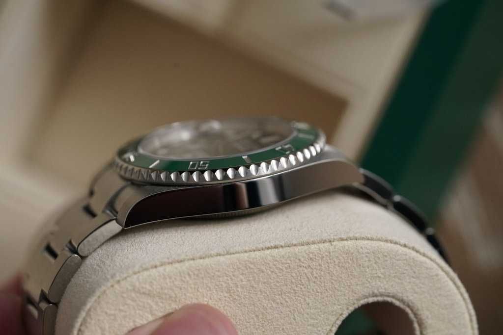 Rolex Submariner Date HULK 40mm Ceramic Green Dial - 116610LV