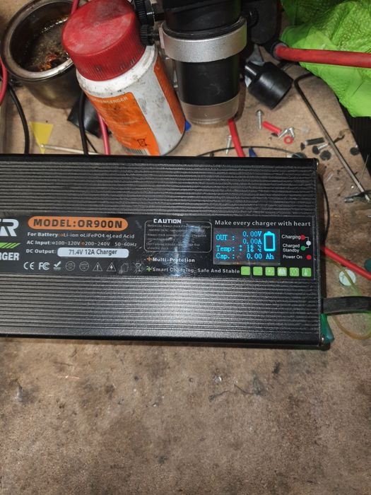 Vând încărcător ultrarapid super soco TS TSx . 12A 71.4V I