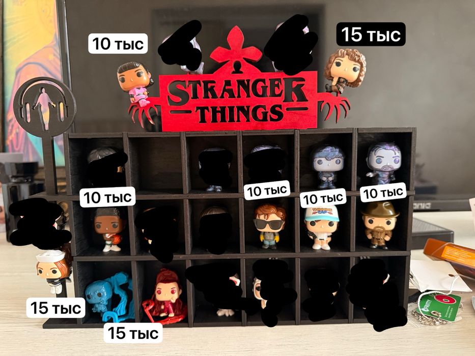 Продам фигурки очень странные дела, со вкладышами