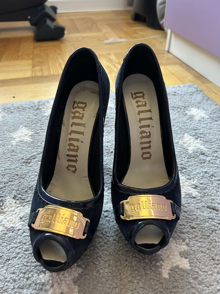 Обувки Galliano