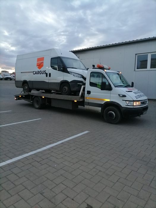 Tractari auto Roman.Tractoare ,Platforma hidraulica.Servicii macara