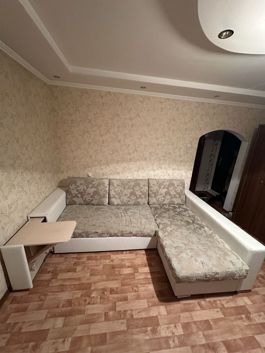 Продаю диван  в нормальном состоянии