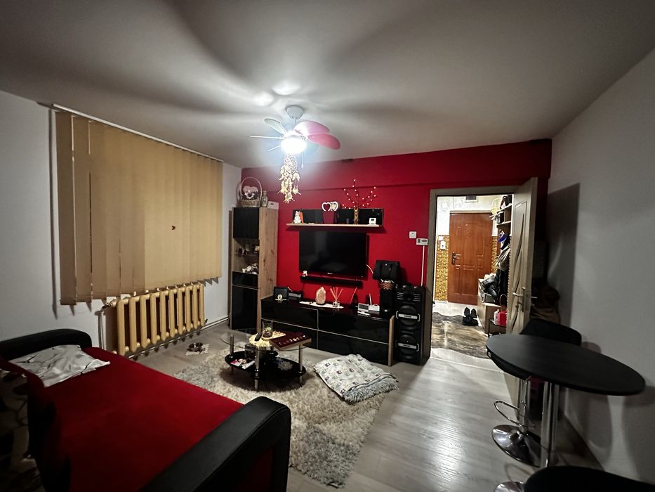 Vand apartament 2 camere, hol, bucatarie, baie.40,37mp complect utilat