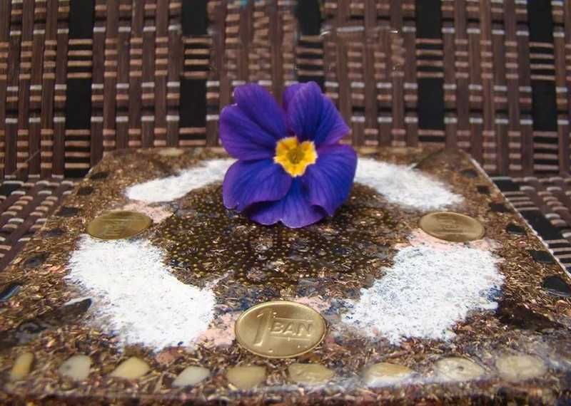Placheta Orgonica cu Hematit, Calcit si Cristal de Cuart