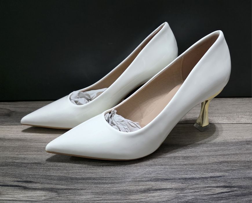 Pantofi stiletto