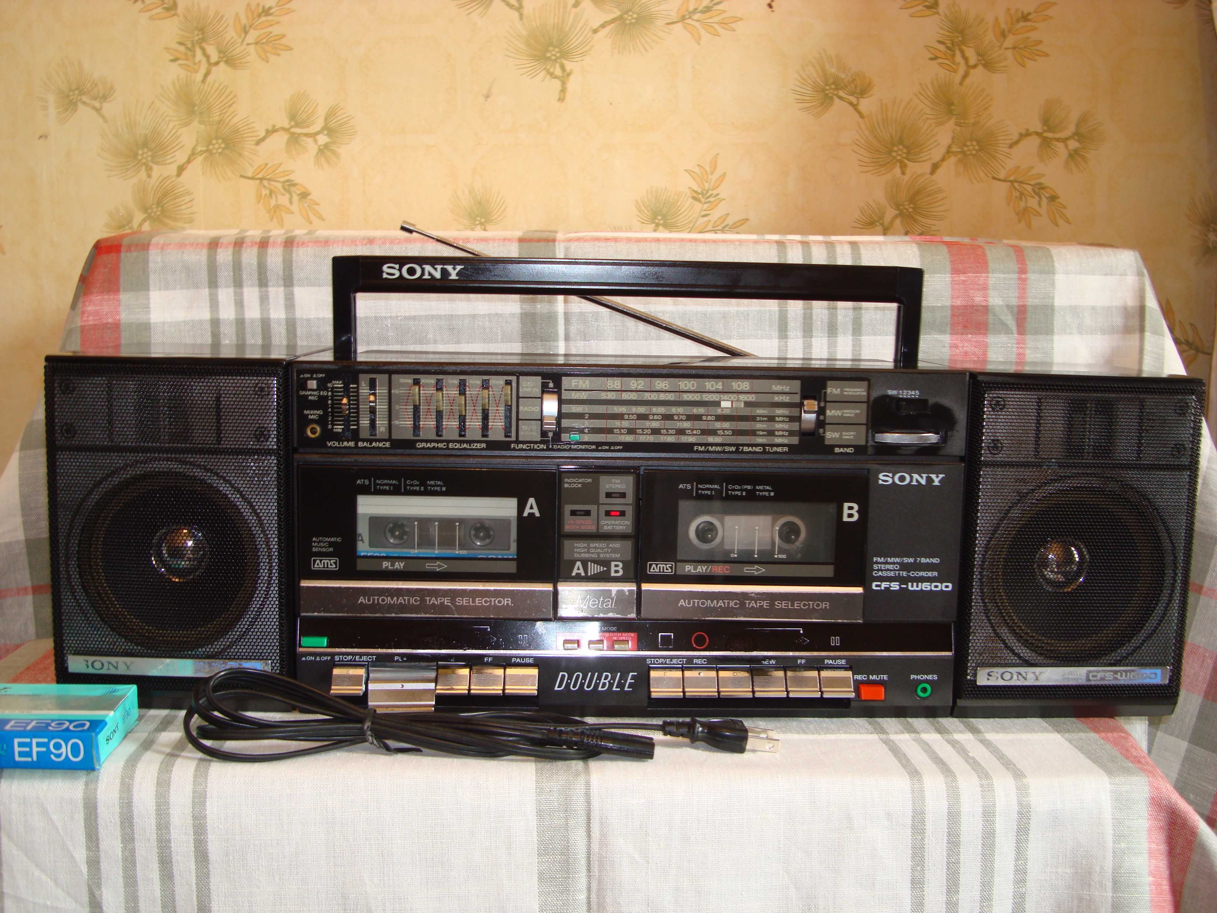 SONY CFS-W 600  MADE IN JAPAN  .1985 ГОД. Обмен.