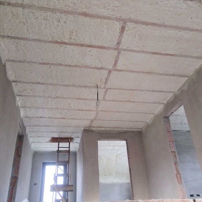 Izolații profesionale cu spuma poliuretanica și tratament lemn