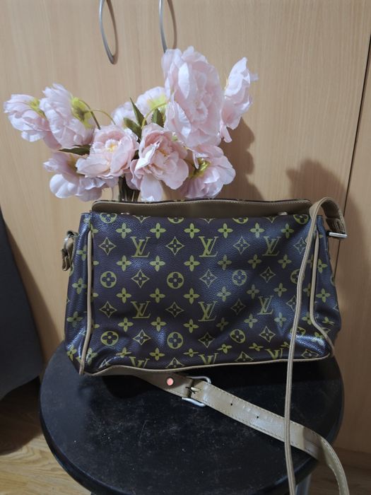Geantă imitație Louie Vuitton