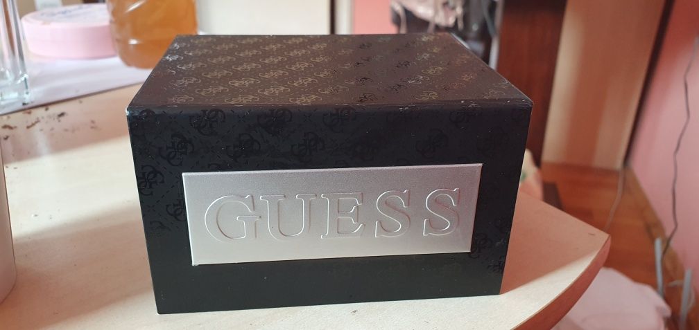 Оригинални часовници Guess