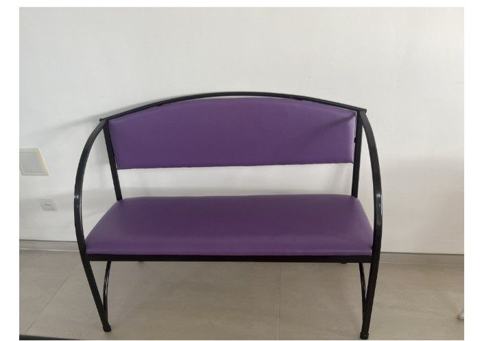 Металлическая скамейка для кабинета, офиса, салона красоты или клиники