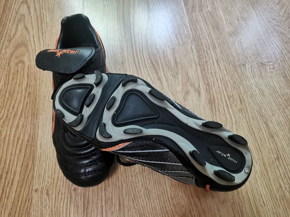 Детски спортни бутонки