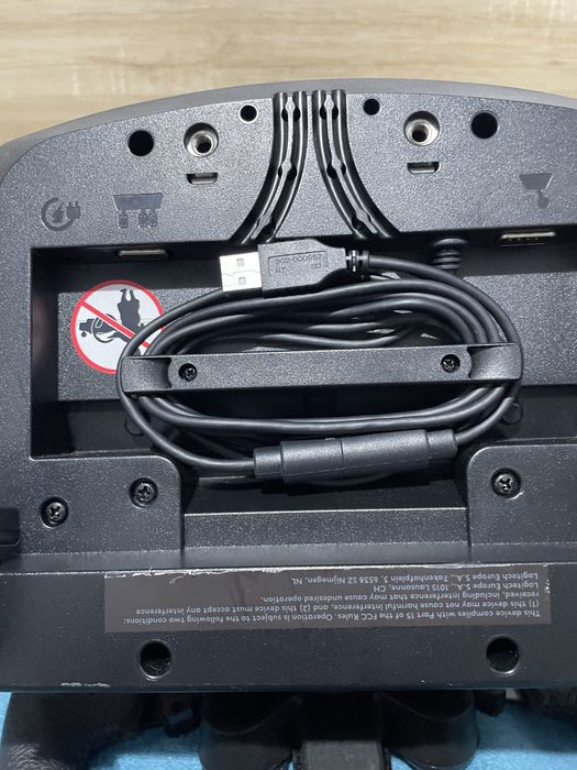 Volan Logitech G923 cu pedale și schimbător