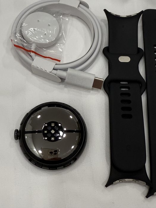 Google Pixel Watch 3, versiunea LTE , Aluminiu, 45mm, Nou, Neactivat .