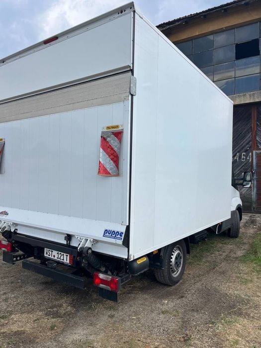 Падащ борд Palfinger и фургон Iveco Daily 35S18