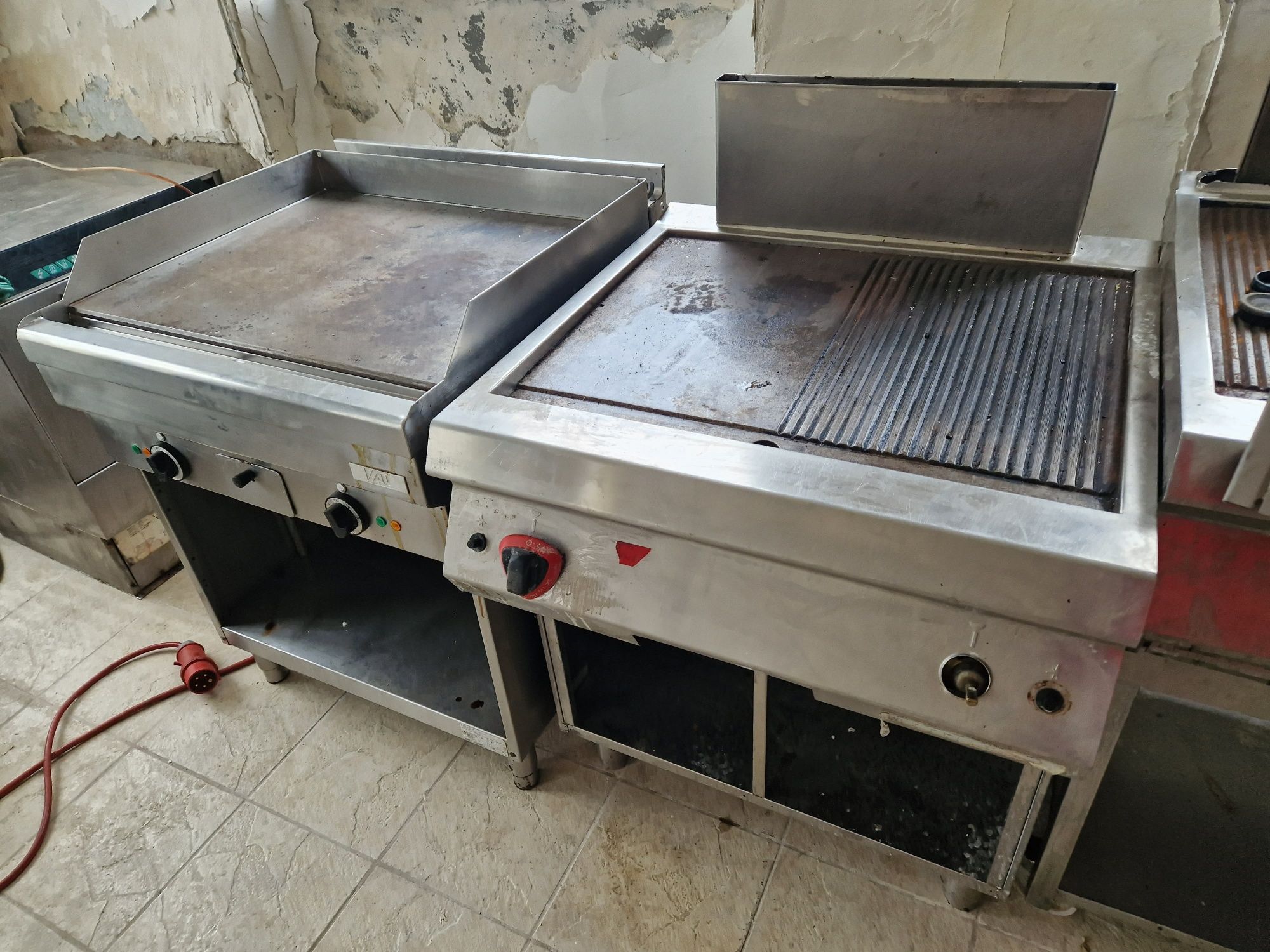 Gratar electric la 380v, capacitate mare, stare buna