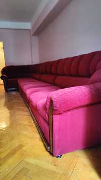 Красный велюровый диван из 5 раздельных частей в хорошем состоянии.