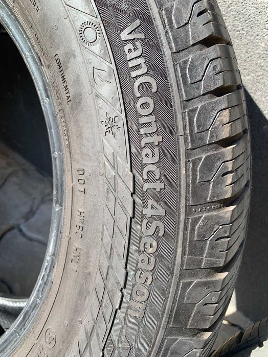 2 бусови гуми 235/65R16C Continental Van Contact 4Season
