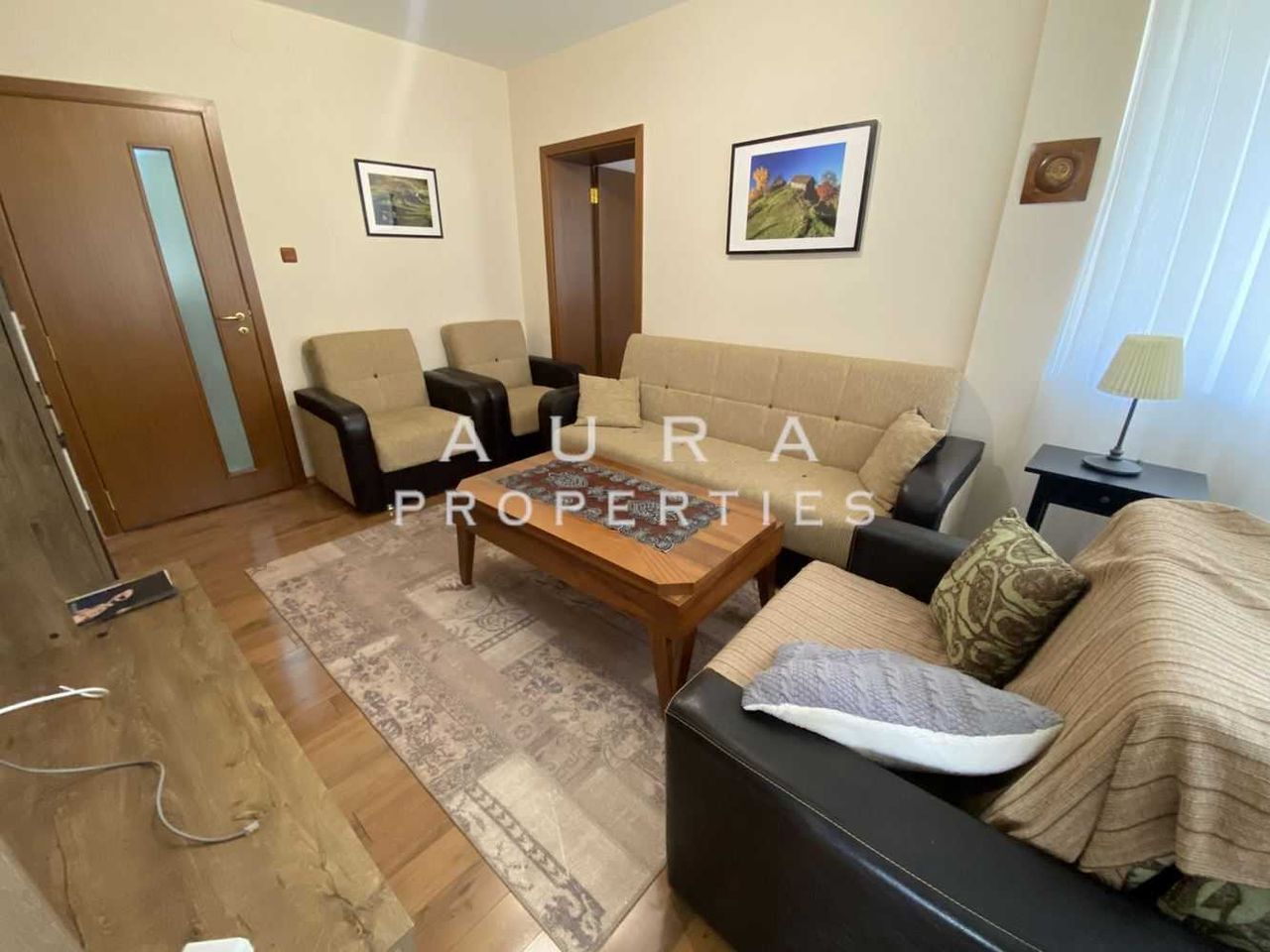 Дава се под наем Тристаен апартамент в Разград, Център - 90 кв.м за 459 € - Снимка #1